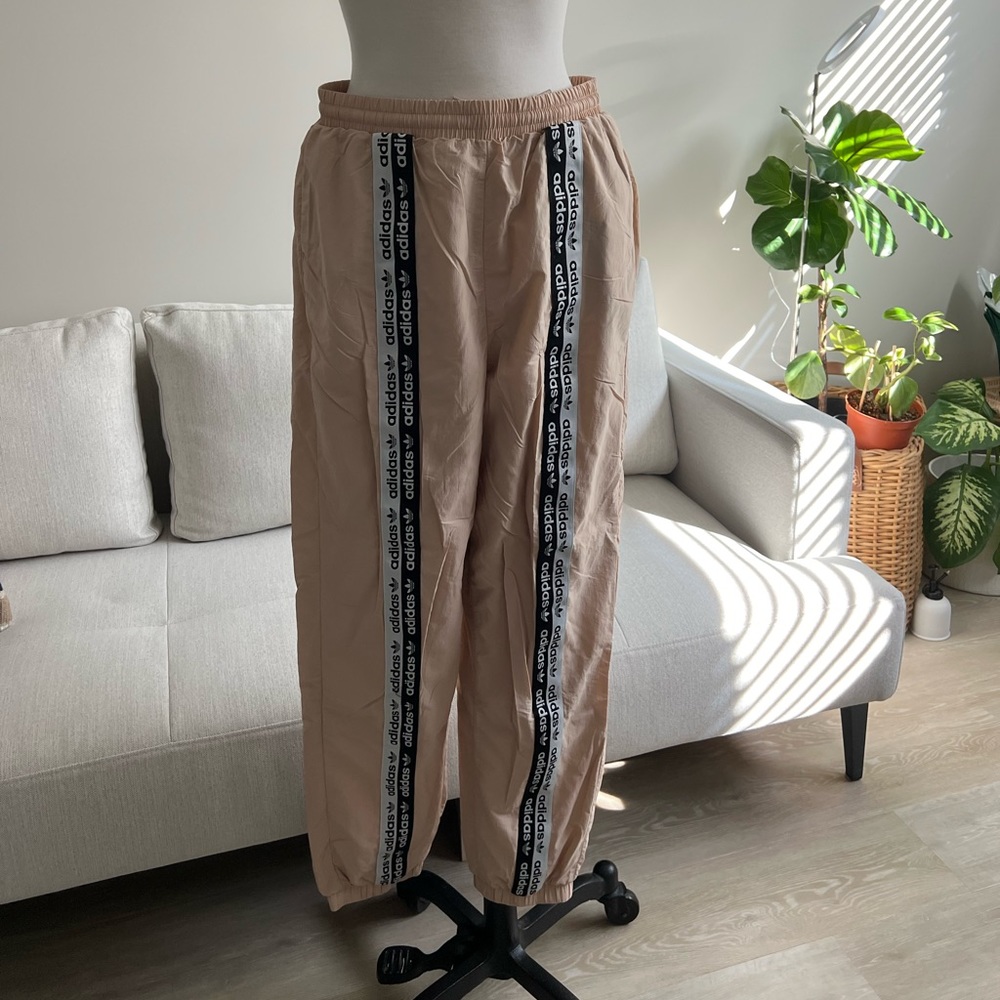 Aritzia Adidas windbreaker pants, sz m